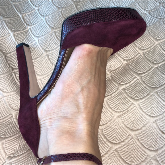 White House Black Market Shoes - White House Black market pumps